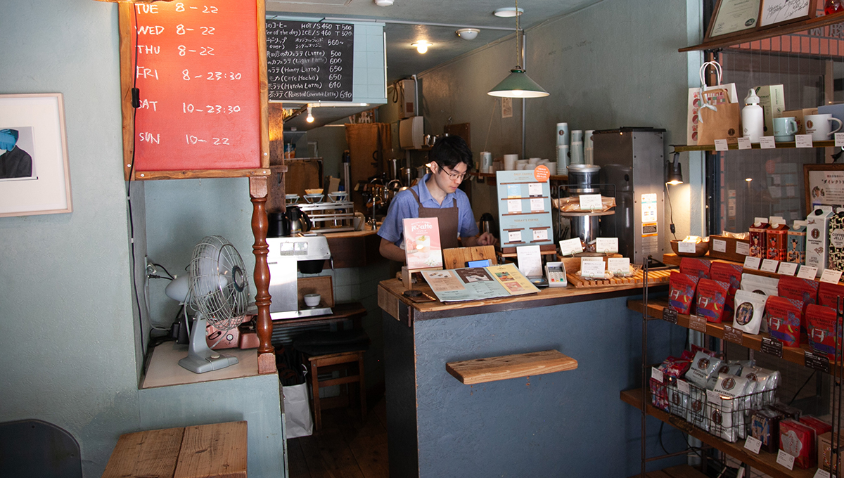 落ち着いた雰囲気の中でコーヒーが楽しめる猿田彦珈琲 恵比寿本店