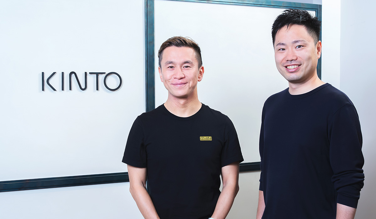 株式会社WEBLIFE 代表取締役 山岡 義正（左）／株式会社キントー チーフブランディングオフィサー 小出 慎平氏（右）