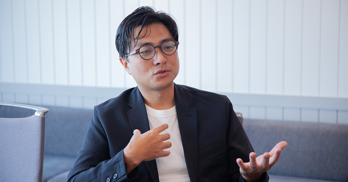 スマホアプリによるブランドへのロイヤリティについて話す小野氏
